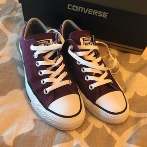 Maroon burgundy converse NWOT😍